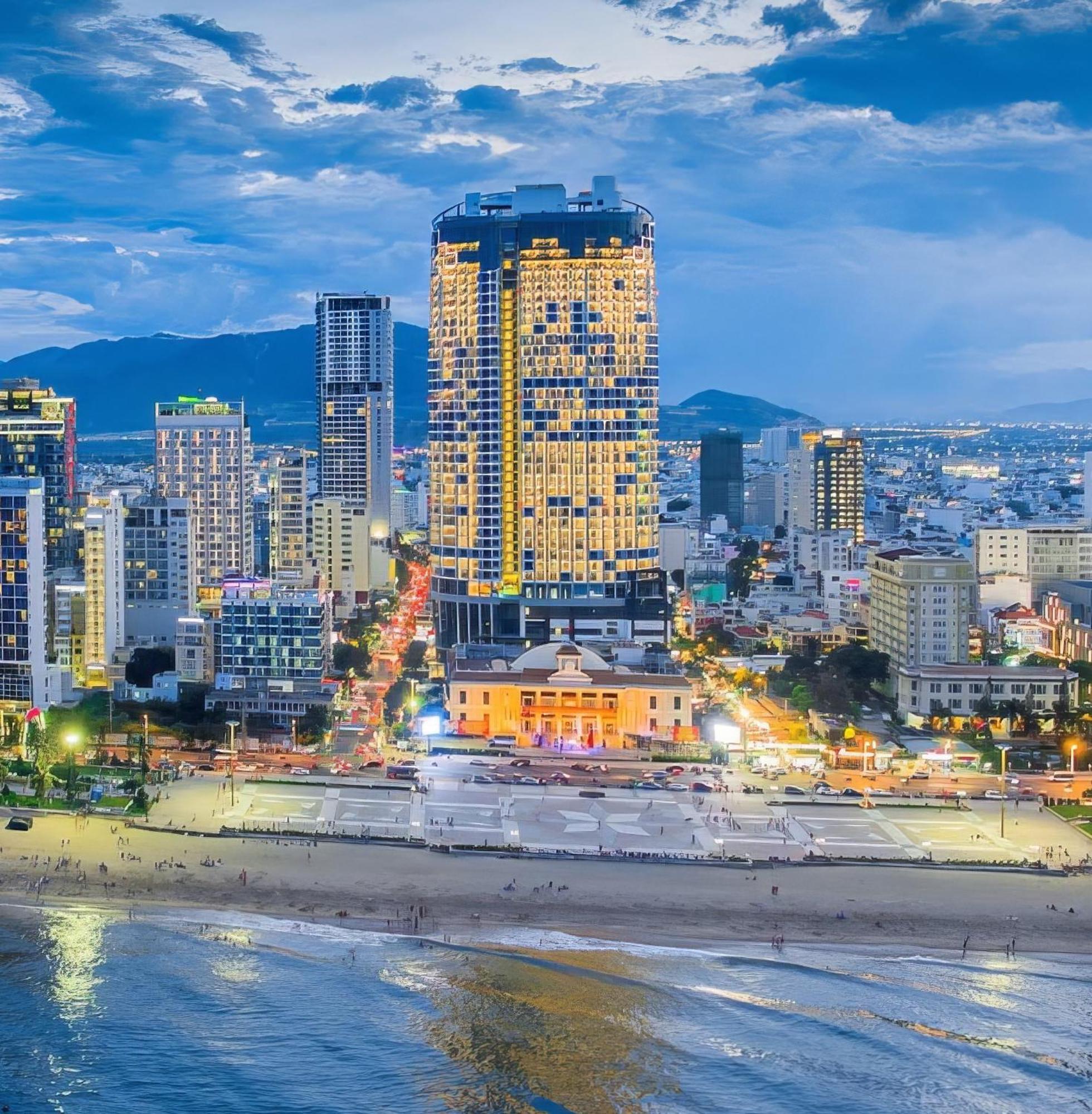 Coastal Panorama Oceanfront Suites Nha Trang Exterior foto