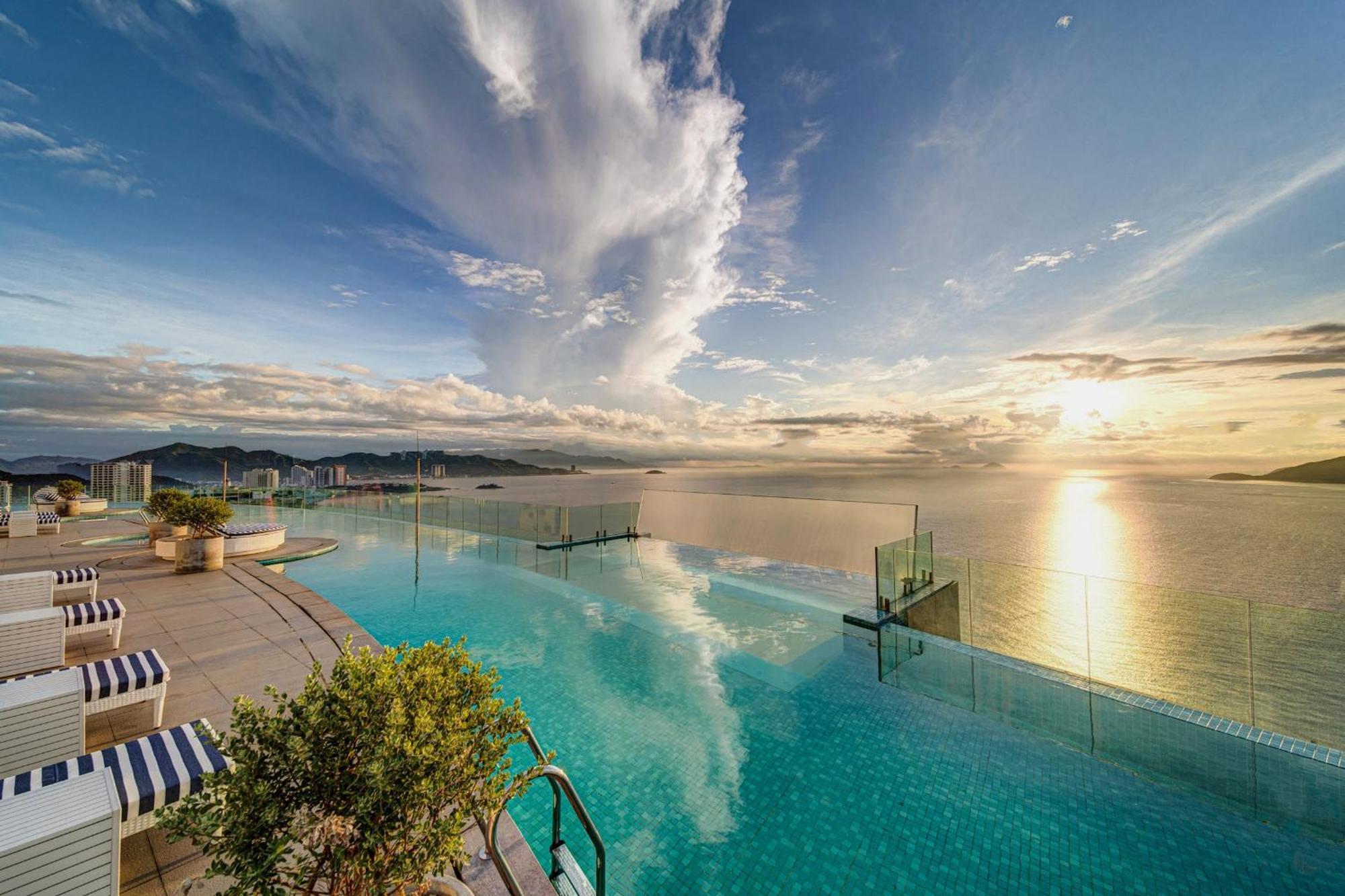 Coastal Panorama Oceanfront Suites Nha Trang Exterior foto